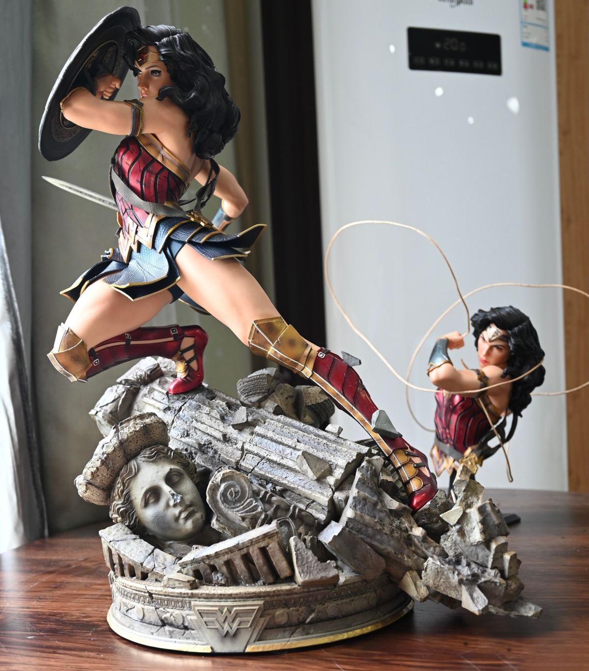 เบื้องหลังงานปั้นพร้อมภาพถ่ายสวย ๆ ของ Wonder Woman Queen Studios