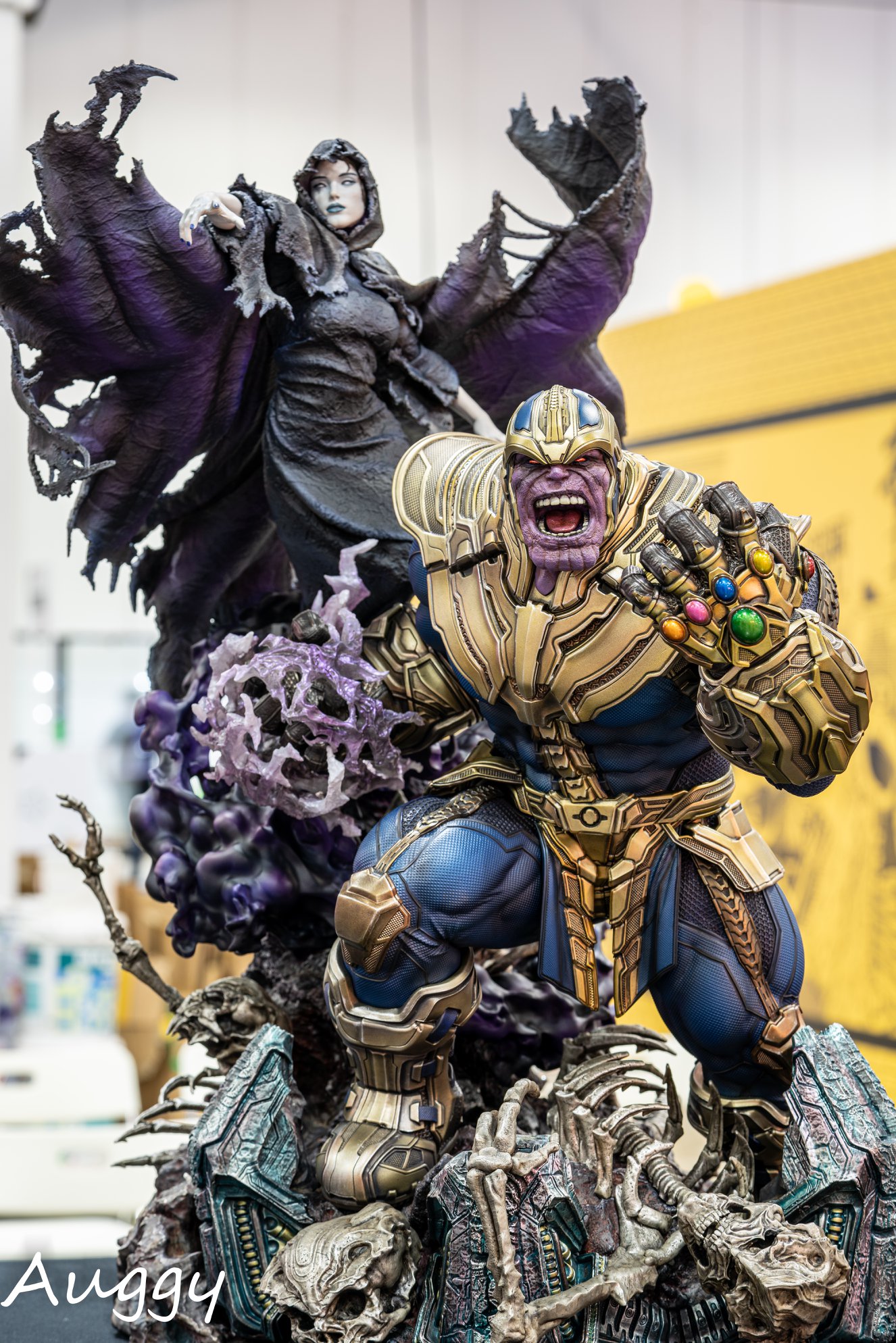 ภาพถ่าย Thanos & Lady Death statue งานปั้นใหม่ของ XM Studios จากงาน 2019SGCC
