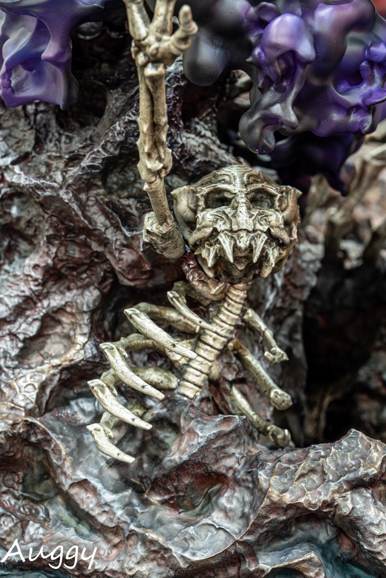 ภาพถ่าย Thanos & Lady Death statue งานปั้นใหม่ของ XM Studios จากงาน 2019SGCC