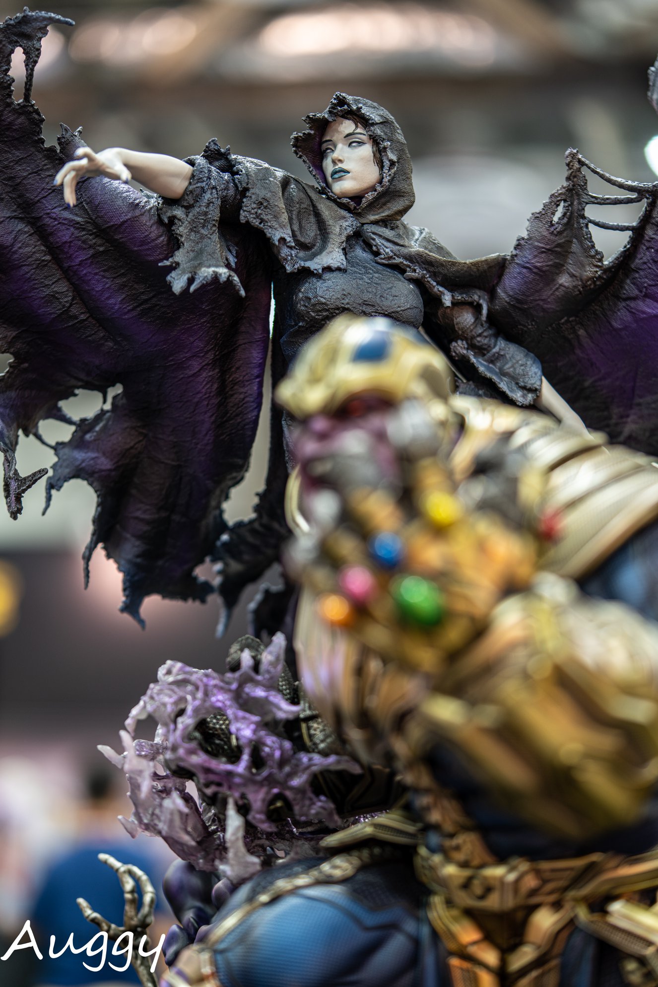 ภาพถ่าย Thanos & Lady Death statue งานปั้นใหม่ของ XM Studios จากงาน 2019SGCC