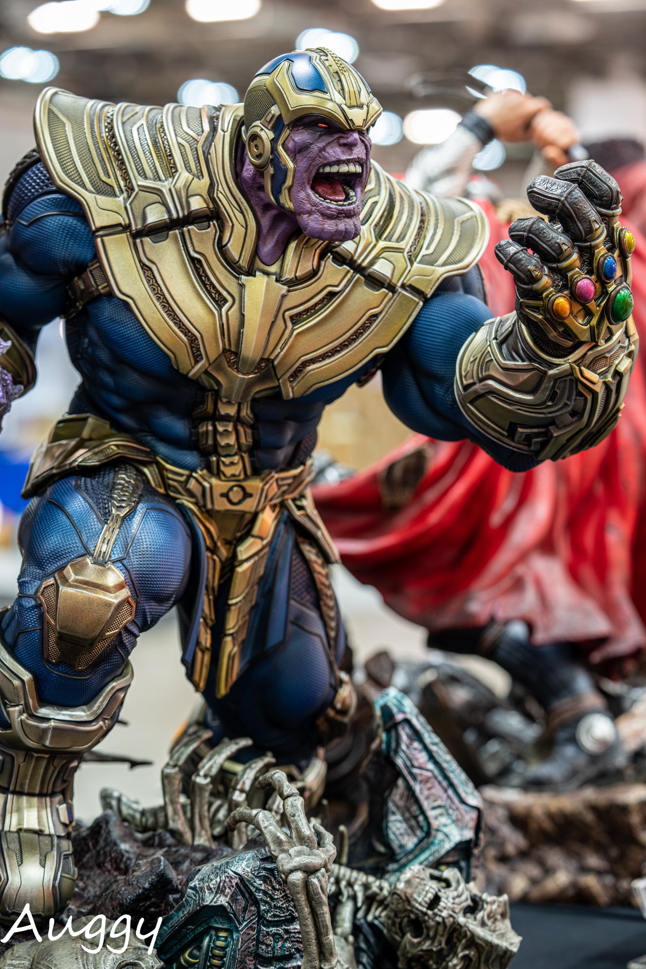 ภาพถ่าย Thanos & Lady Death statue งานปั้นใหม่ของ XM Studios จากงาน 2019SGCC