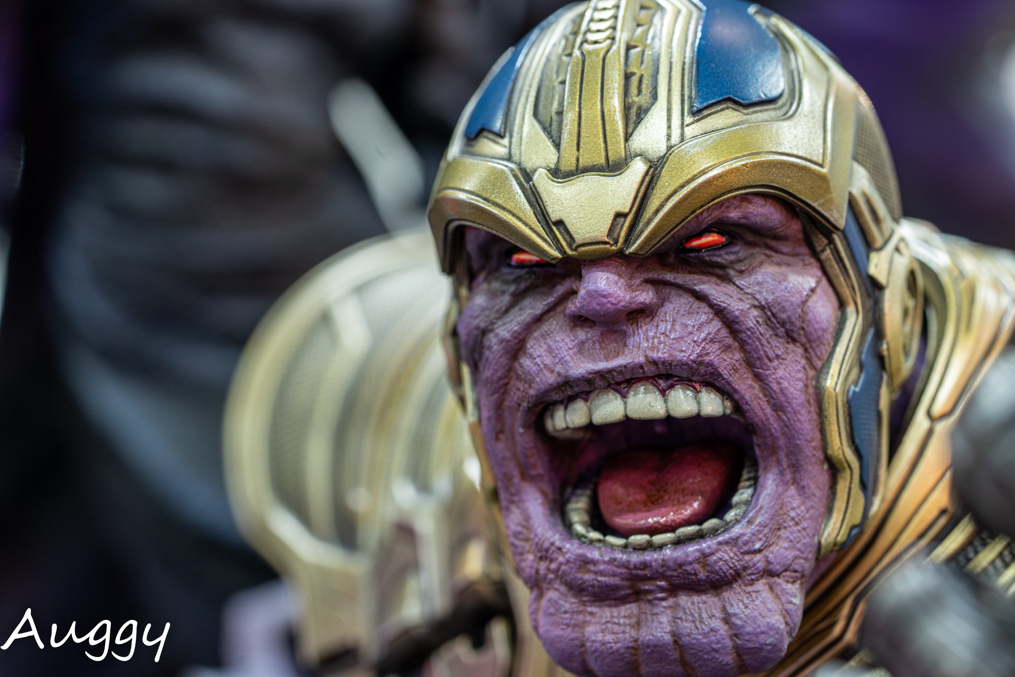 ภาพถ่าย Thanos & Lady Death statue งานปั้นใหม่ของ XM Studios จากงาน 2019SGCC