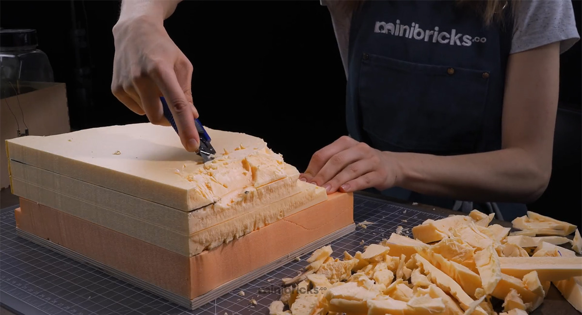 ชมขั้นตอนการสร้างไดโอรามาสวย ๆ Two-Headed Scorpion Guards an old palace