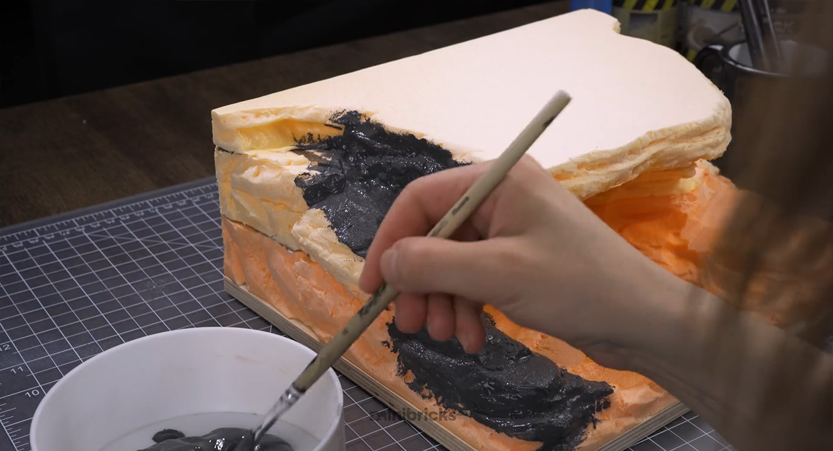 ชมขั้นตอนการสร้างไดโอรามาสวย ๆ Two-Headed Scorpion Guards an old palace