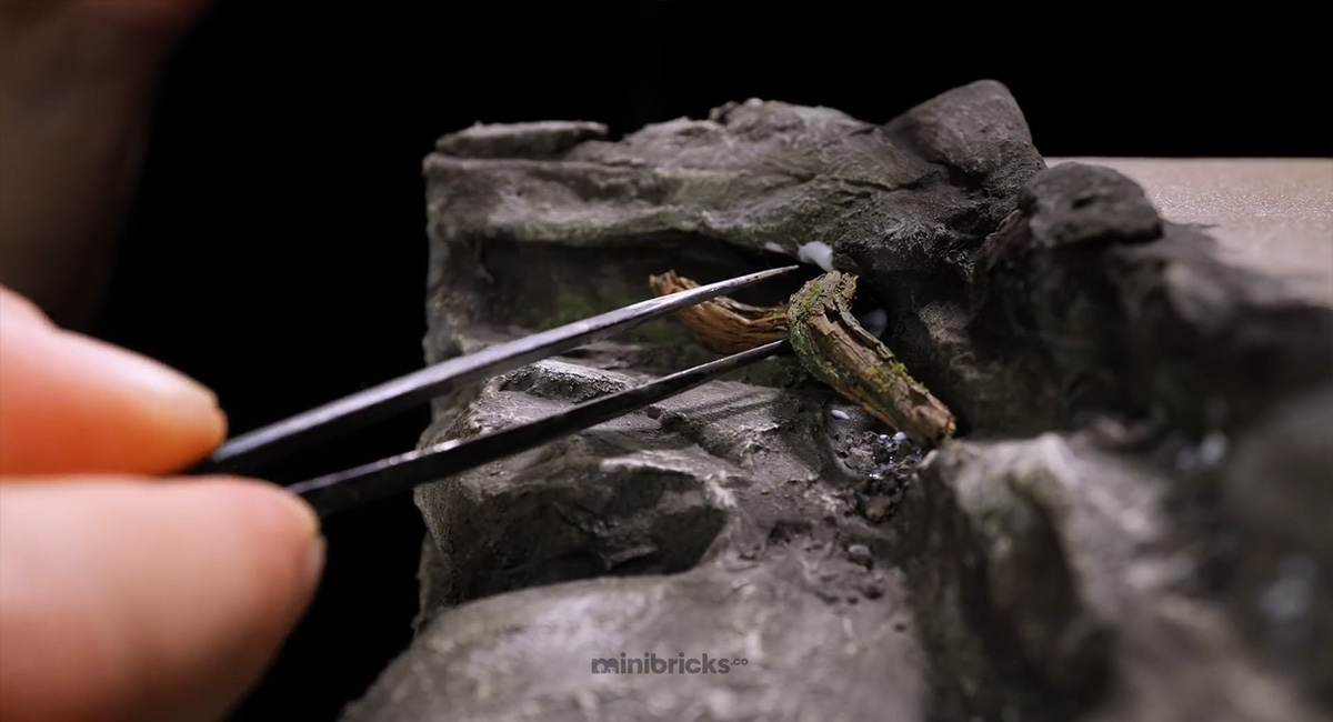 ชมขั้นตอนการสร้างไดโอรามาสวย ๆ Two-Headed Scorpion Guards an old palace