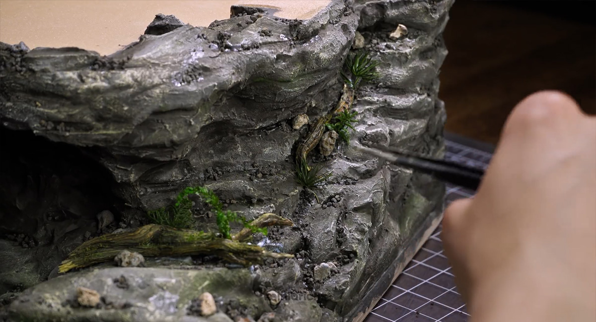 ชมขั้นตอนการสร้างไดโอรามาสวย ๆ Two-Headed Scorpion Guards an old palace