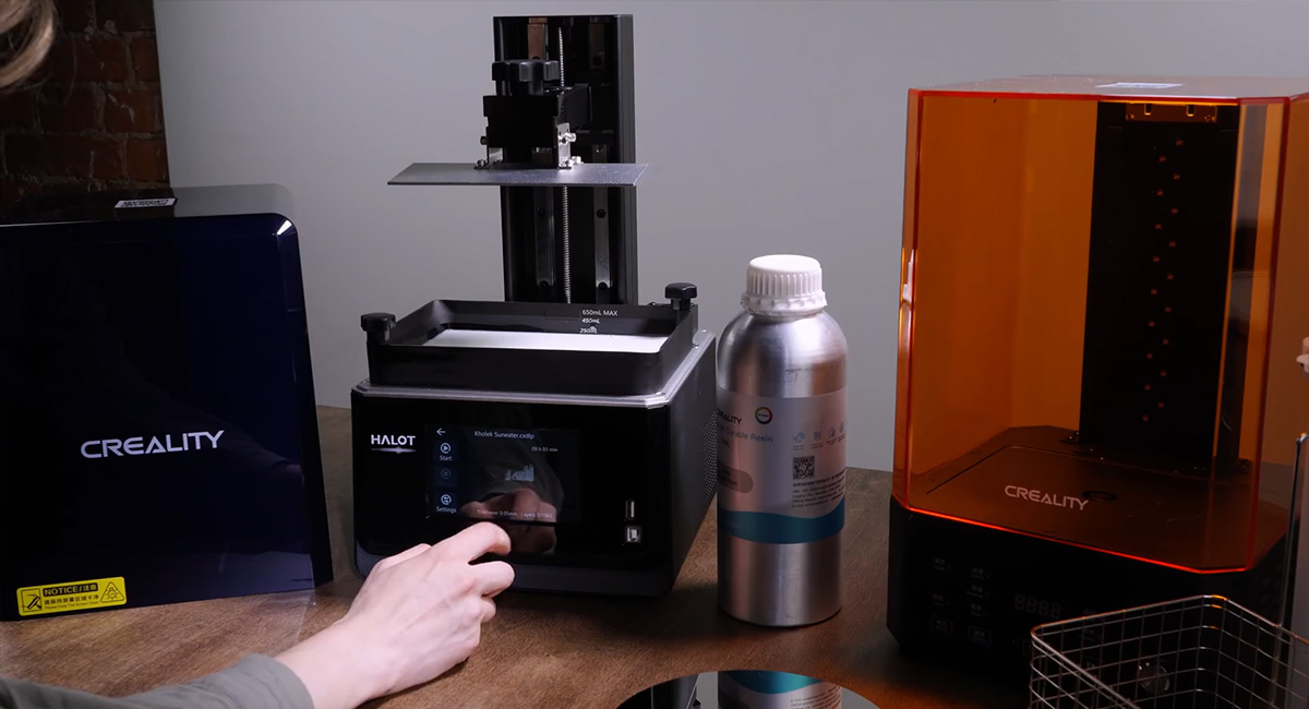 ชมขั้นตอนการสร้างไดโอรามาสวย ๆ Two-Headed Scorpion Guards an old palace