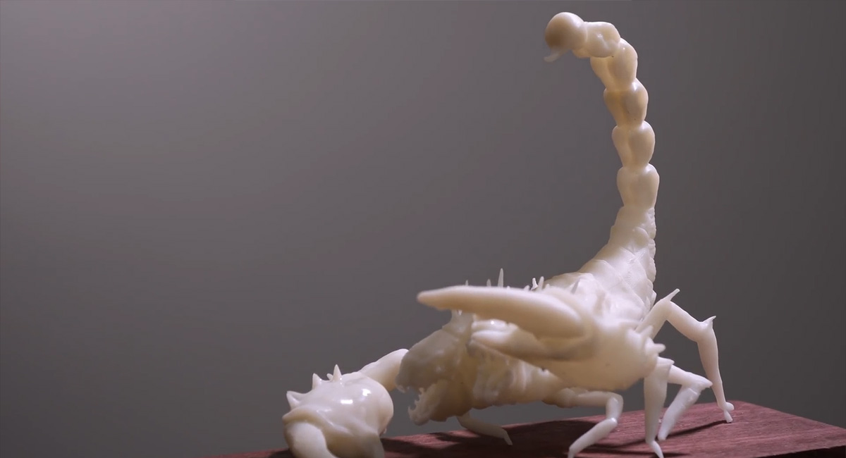 ชมขั้นตอนการสร้างไดโอรามาสวย ๆ Two-Headed Scorpion Guards an old palace