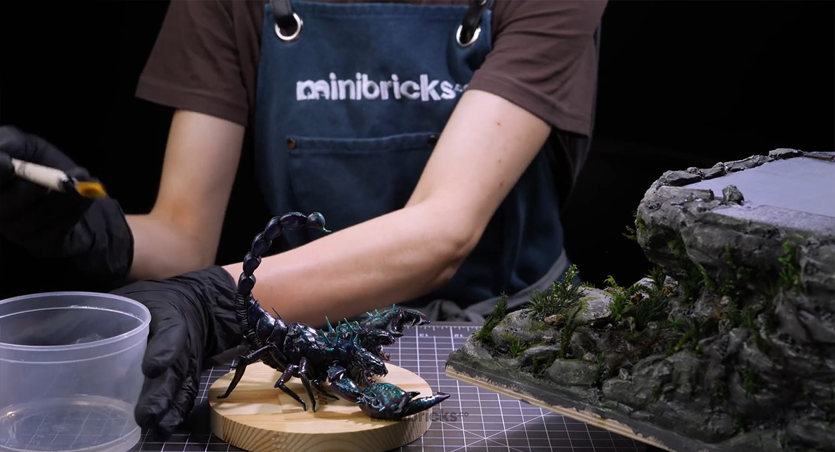 ชมขั้นตอนการสร้างไดโอรามาสวย ๆ Two-Headed Scorpion Guards an old palace