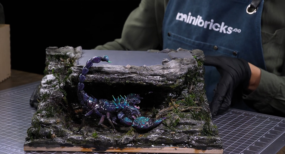 ชมขั้นตอนการสร้างไดโอรามาสวย ๆ Two-Headed Scorpion Guards an old palace