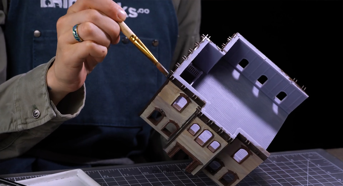 ชมขั้นตอนการสร้างไดโอรามาสวย ๆ Two-Headed Scorpion Guards an old palace