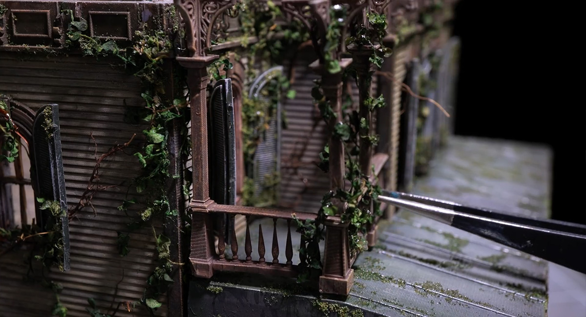 ชมขั้นตอนการสร้างไดโอรามาสวย ๆ Two-Headed Scorpion Guards an old palace