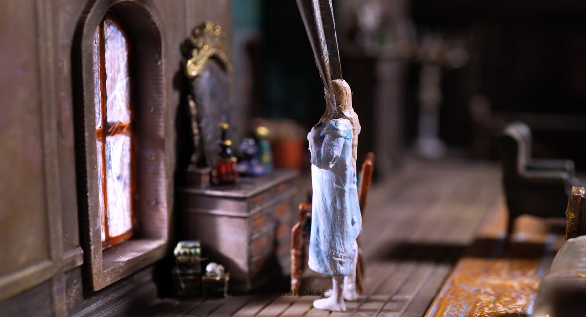 ชมขั้นตอนการสร้างไดโอรามาสวย ๆ Two-Headed Scorpion Guards an old palace