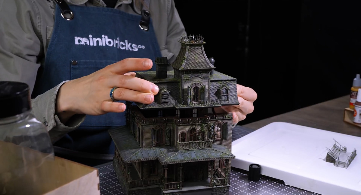 ชมขั้นตอนการสร้างไดโอรามาสวย ๆ Two-Headed Scorpion Guards an old palace