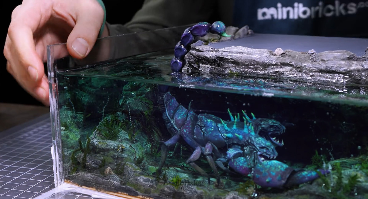 ชมขั้นตอนการสร้างไดโอรามาสวย ๆ Two-Headed Scorpion Guards an old palace