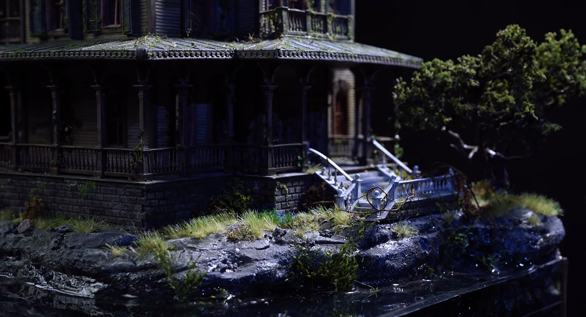 ชมขั้นตอนการสร้างไดโอรามาสวย ๆ Two-Headed Scorpion Guards an old palace