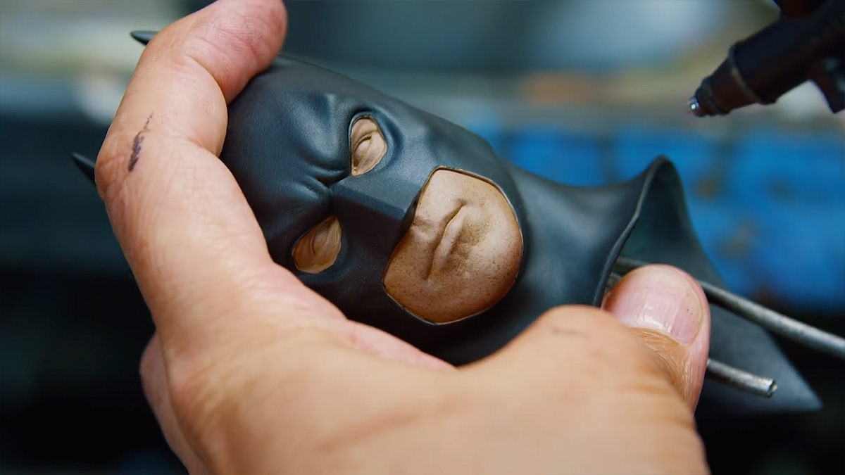 Sideshow โชว์การลงสี Batman The Dark Knight Premium Format Figure