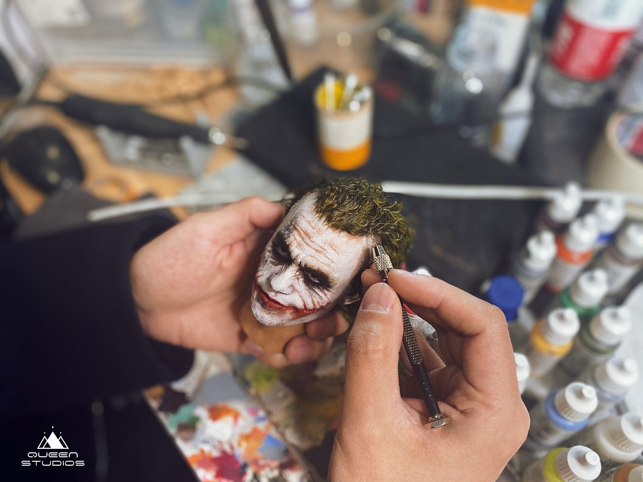 Queen Studio ปล่อยภาพเบื้องหลังงานปั้น Joker และ Captain Marvel