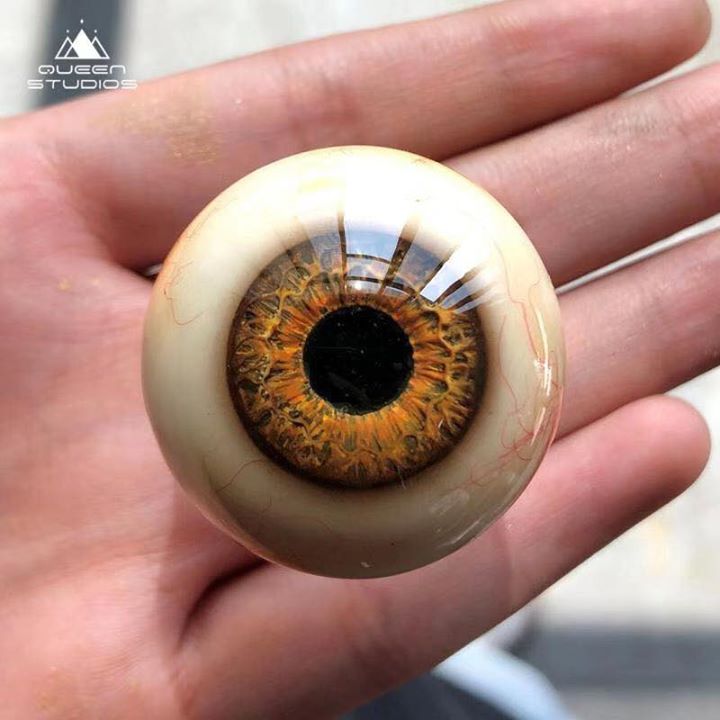 ไปดูความเหมือนของดวงตา Queen Studios - Alita