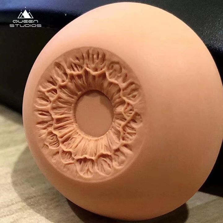 ไปดูความเหมือนของดวงตา Queen Studios - Alita